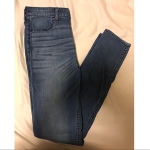 Hollister High-Rise Skinny Jean Legging / Jeggings